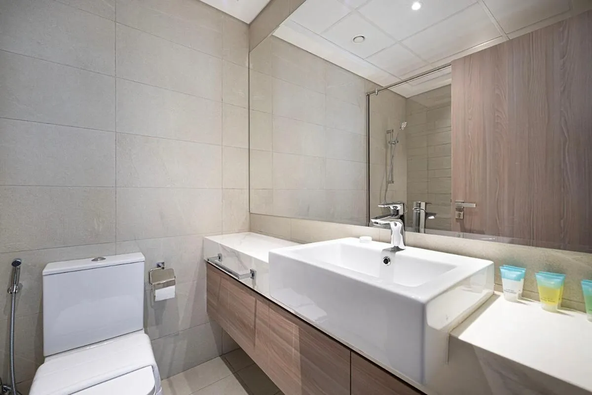Tick - 2Br Apartment With Balcony In Azizi Riviera ドバイ 0*,  アラブ首長国連邦
