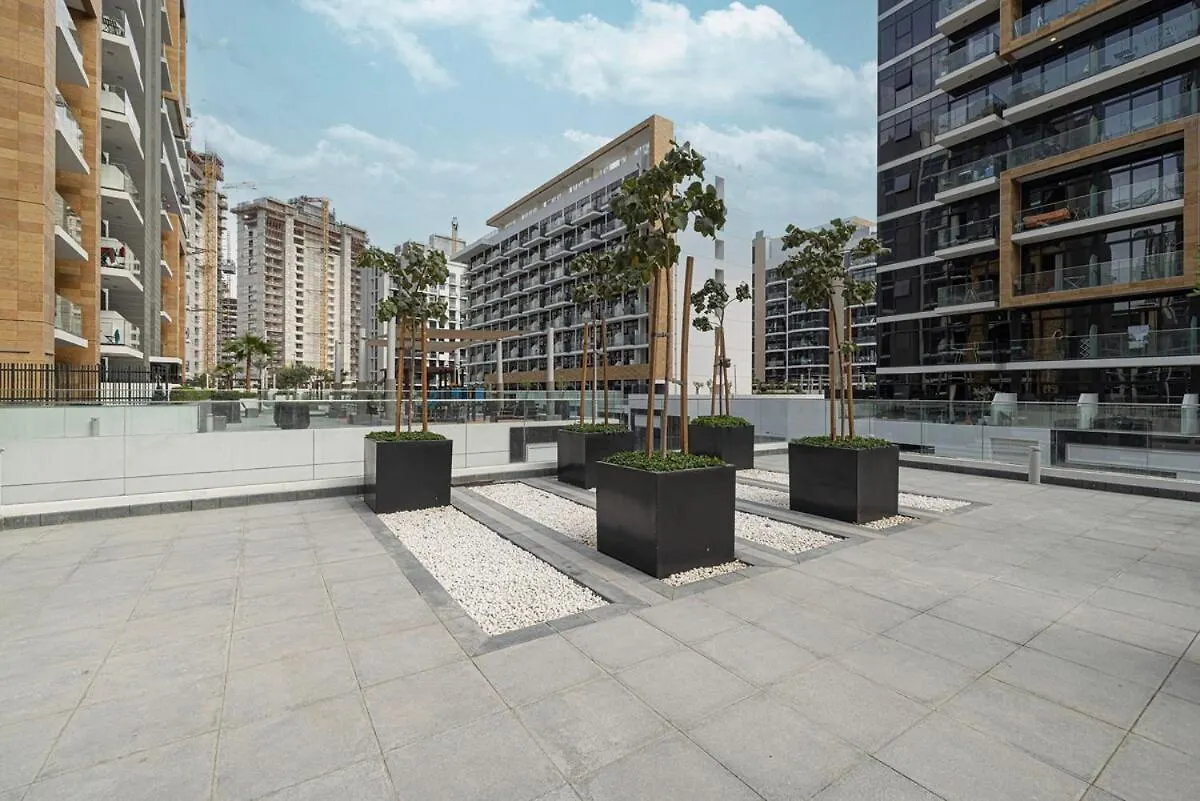Tick - 2Br Apartment With Balcony In Azizi Riviera Dubaï